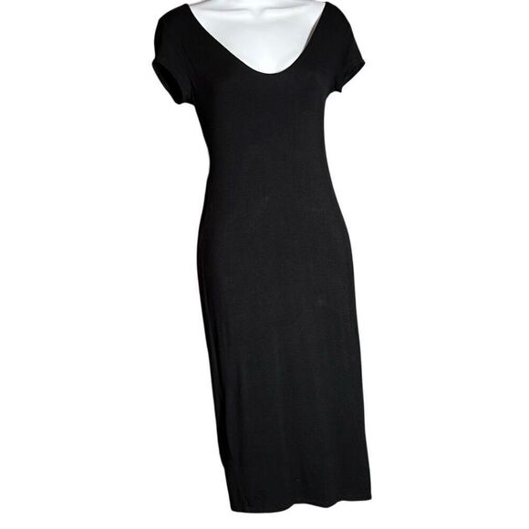 Classic Black Dress - Perfect for Any Occasion - Picture 1 of 4